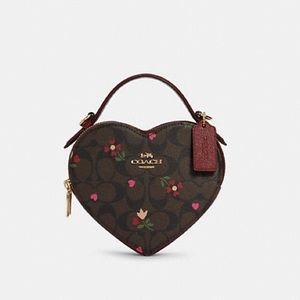 ✨COACH HEART PURSE✨